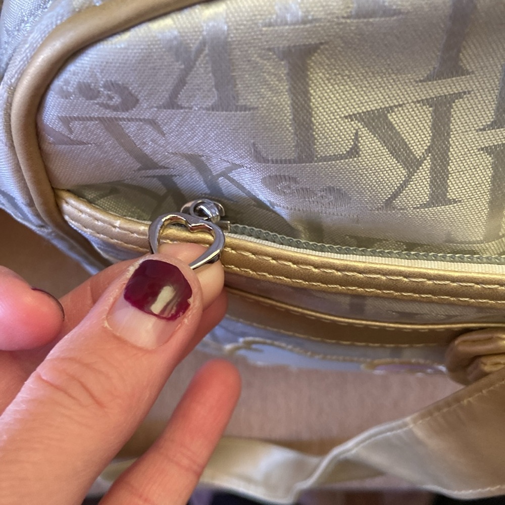 Hello Kitty Gold and Cream Crossbody Bag - Picture 3 of 6